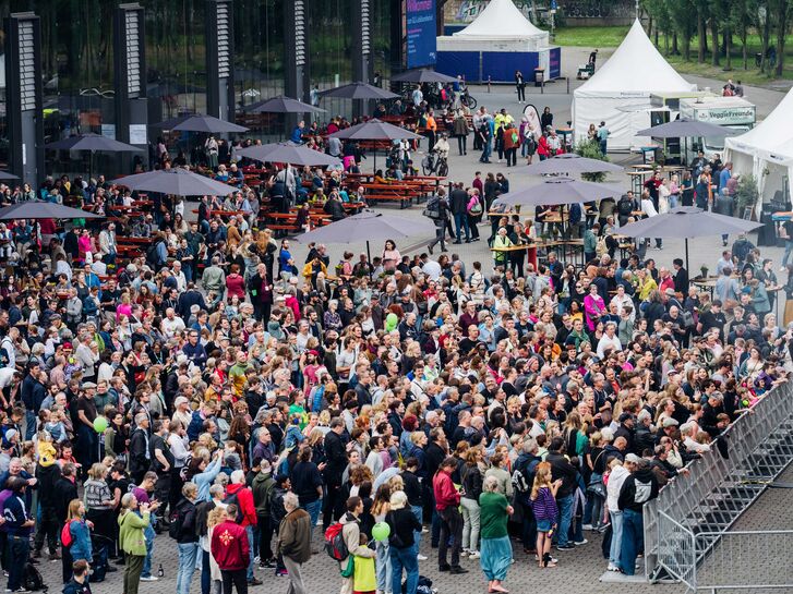 Mehr lesen zu „Gutes Morgen Festival: Bereit für Dr. Robert Habeck, Anna-Lena von Hodenberg und ...“