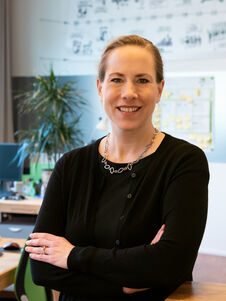 Prof. Dr. Katharina Reuter im Büro