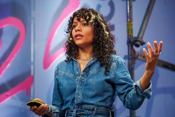 Emilia Roig bei einem Panel